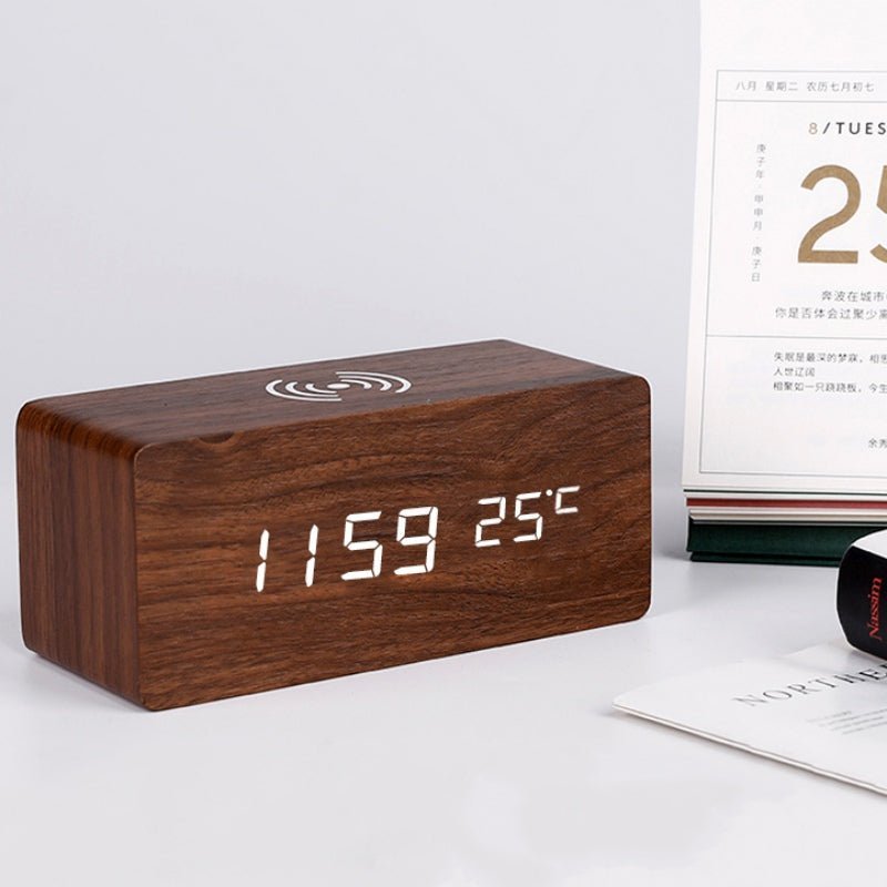 Reloj Despertador Eléctrico de Madera con Base de Carga Inalámbrica
