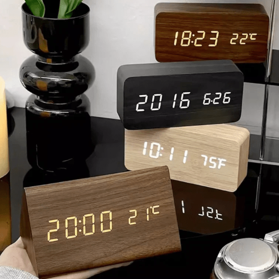 WOODSENSE – Horloge en bois à LED avec commande vocale pour une affichage du temps élégant | Orntli